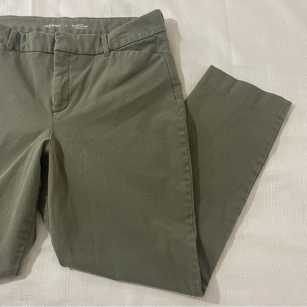 Old Navy Size 14 Olive Green High Rise Pixie Skinny Secret Smooth Ankle Pants